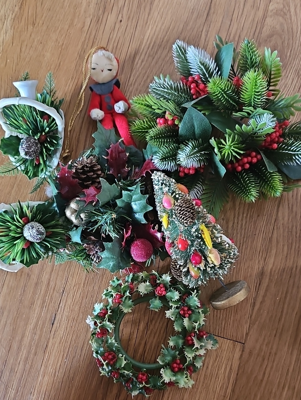 Vintage Christmas Decor Bundle Lighted Treetop, PlasticCandleRings, Elf, Baskets - Picture 12 of 12